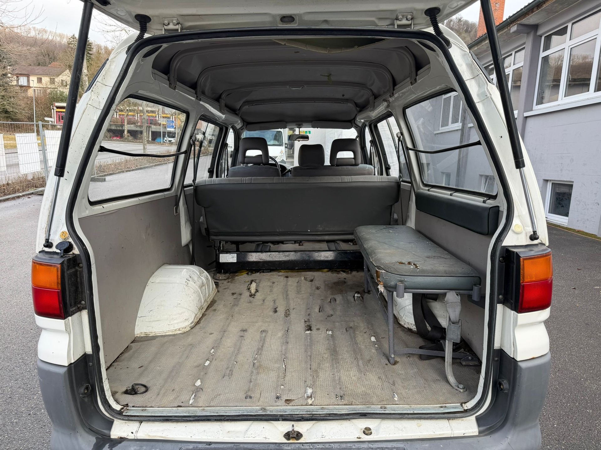 MITSUBISHI L 400-image-12