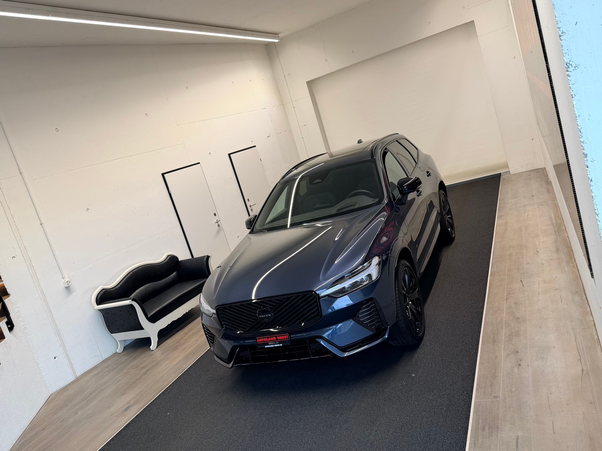 VOLVO XC60 T8 eAWD PluginHybrid Black Ed. Ultra Geartronic-showroom-element-3