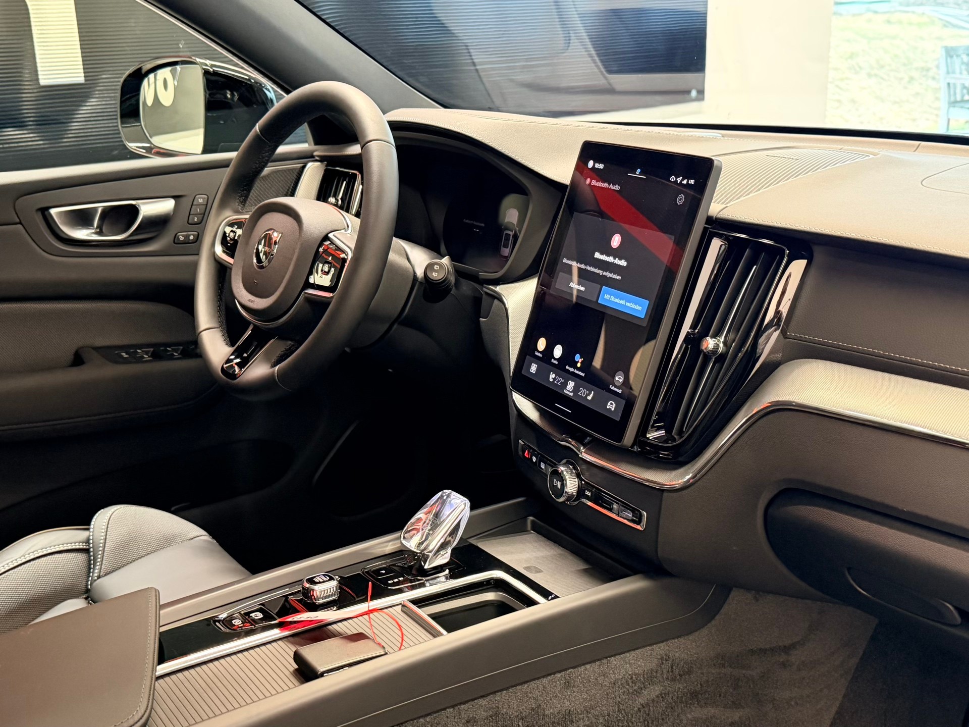 VOLVO XC60 T8 eAWD PluginHybrid Black Ed. Ultra Geartronic-image-18