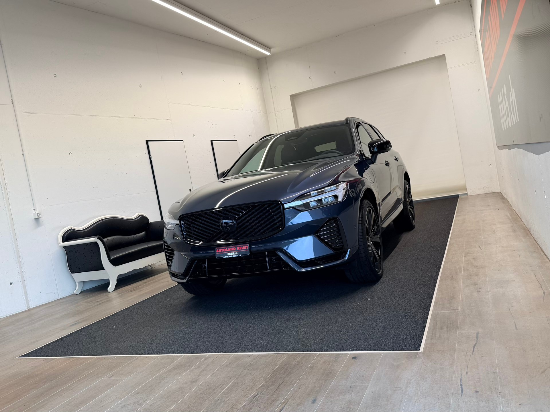 VOLVO XC60 T8 eAWD PluginHybrid Black Ed. Ultra Geartronic-showroom-element-2