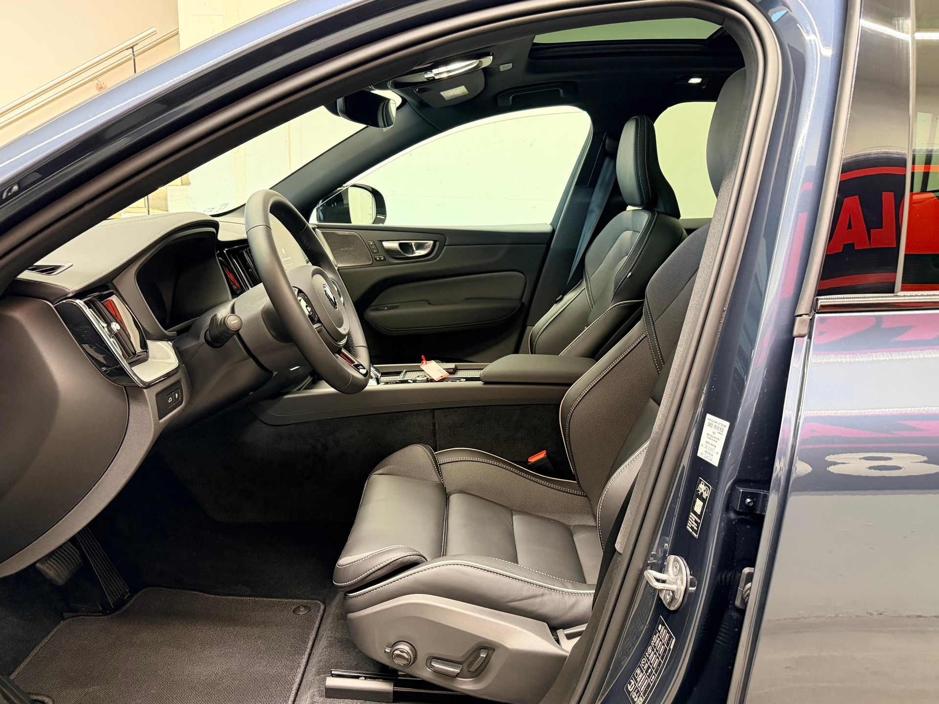 VOLVO XC60 T8 eAWD PluginHybrid Black Ed. Ultra Geartronic-image-11