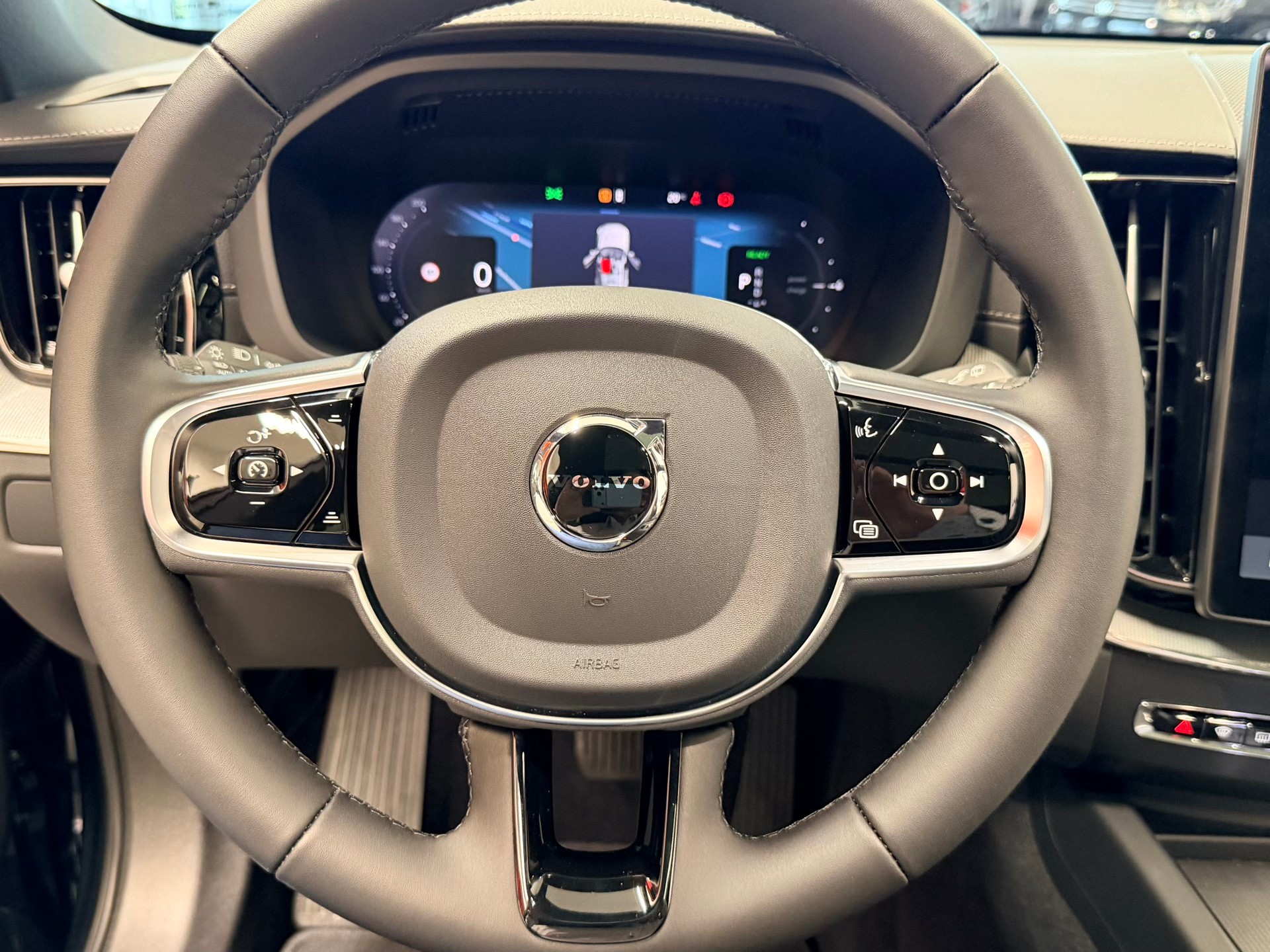 VOLVO XC60 T8 eAWD PluginHybrid Black Ed. Ultra Geartronic-image-25