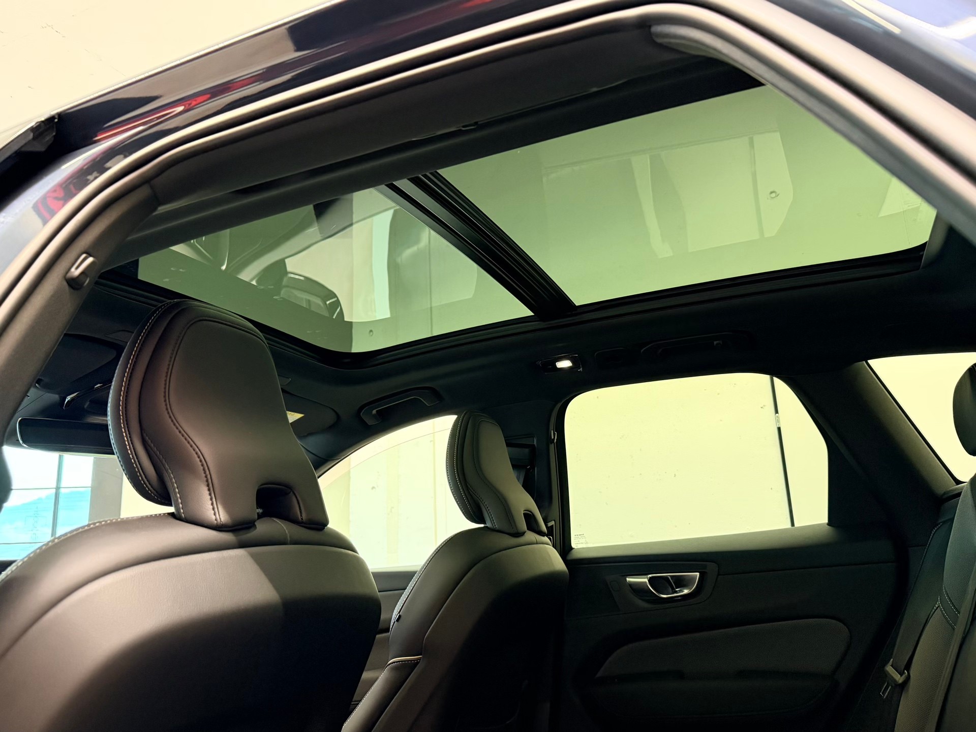 VOLVO XC60 T8 eAWD PluginHybrid Black Ed. Ultra Geartronic-image-14