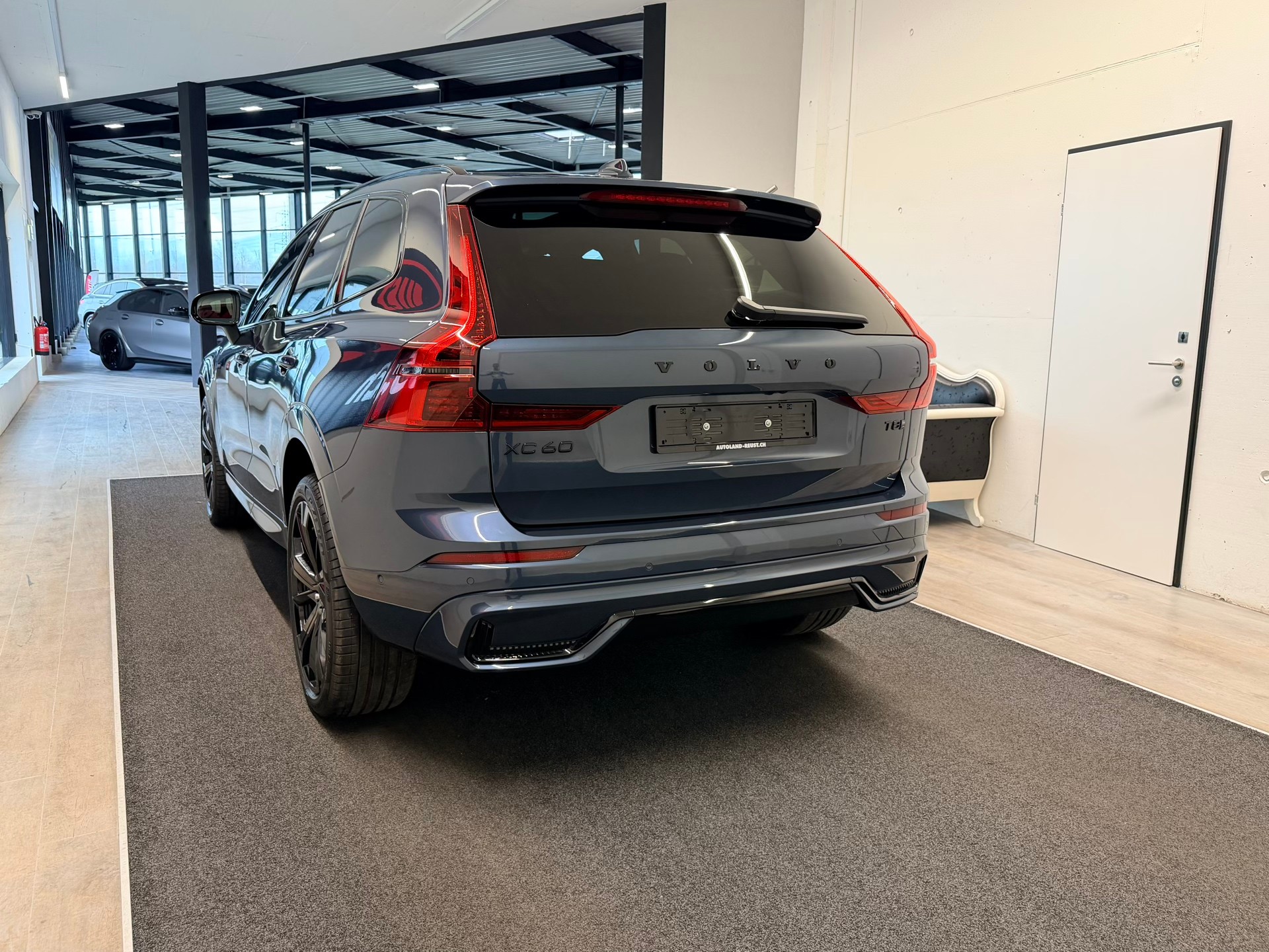 VOLVO XC60 T8 eAWD PluginHybrid Black Ed. Ultra Geartronic-image-6