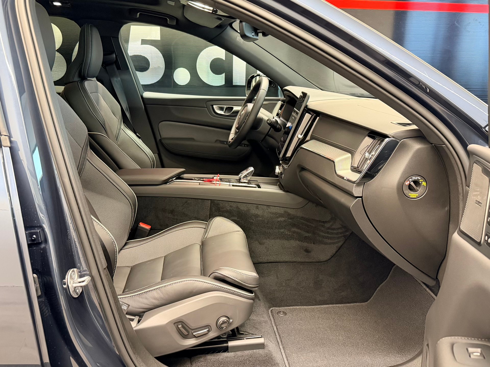VOLVO XC60 T8 eAWD PluginHybrid Black Ed. Ultra Geartronic-image-19