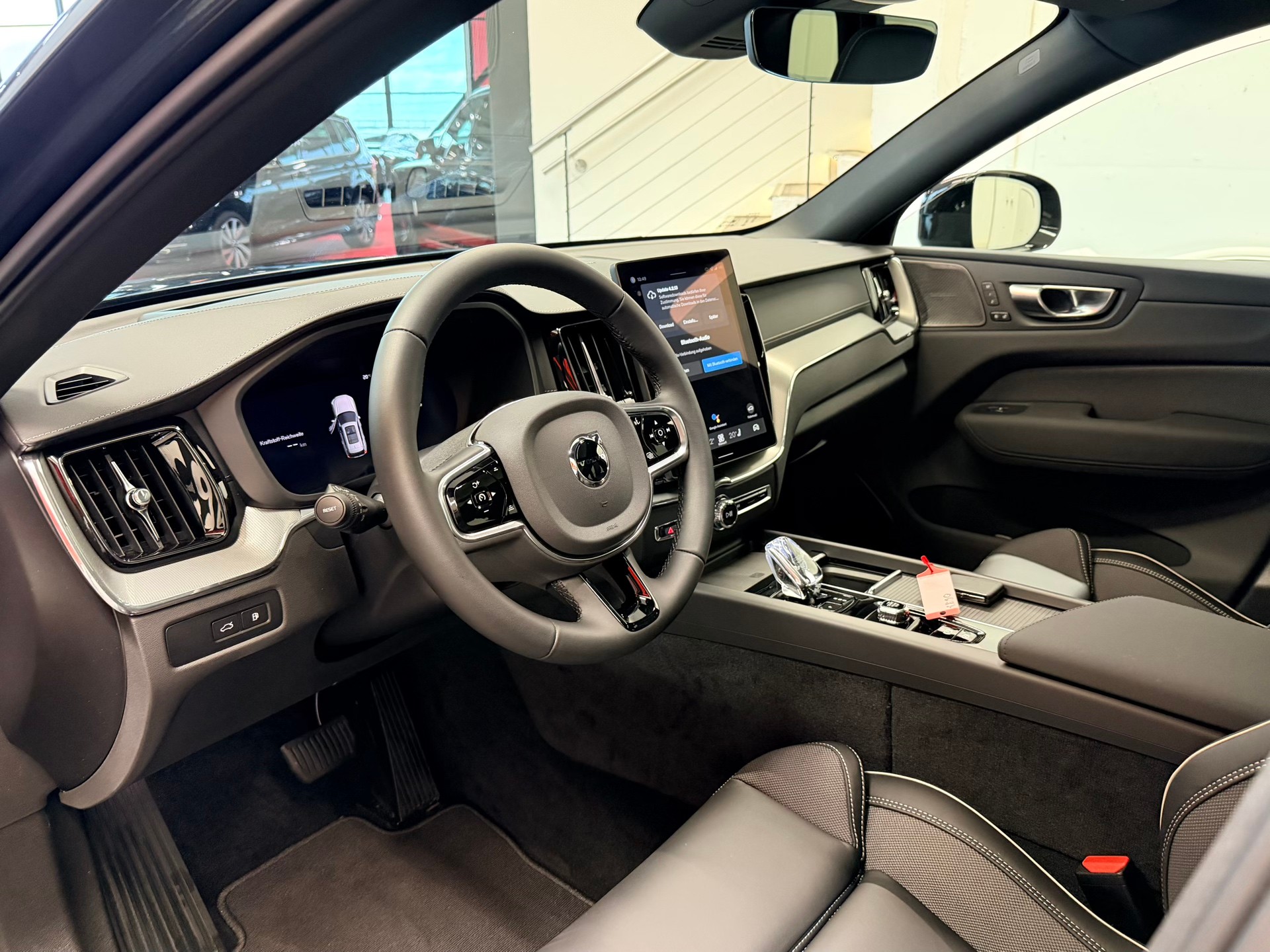 VOLVO XC60 T8 eAWD PluginHybrid Black Ed. Ultra Geartronic-image-8