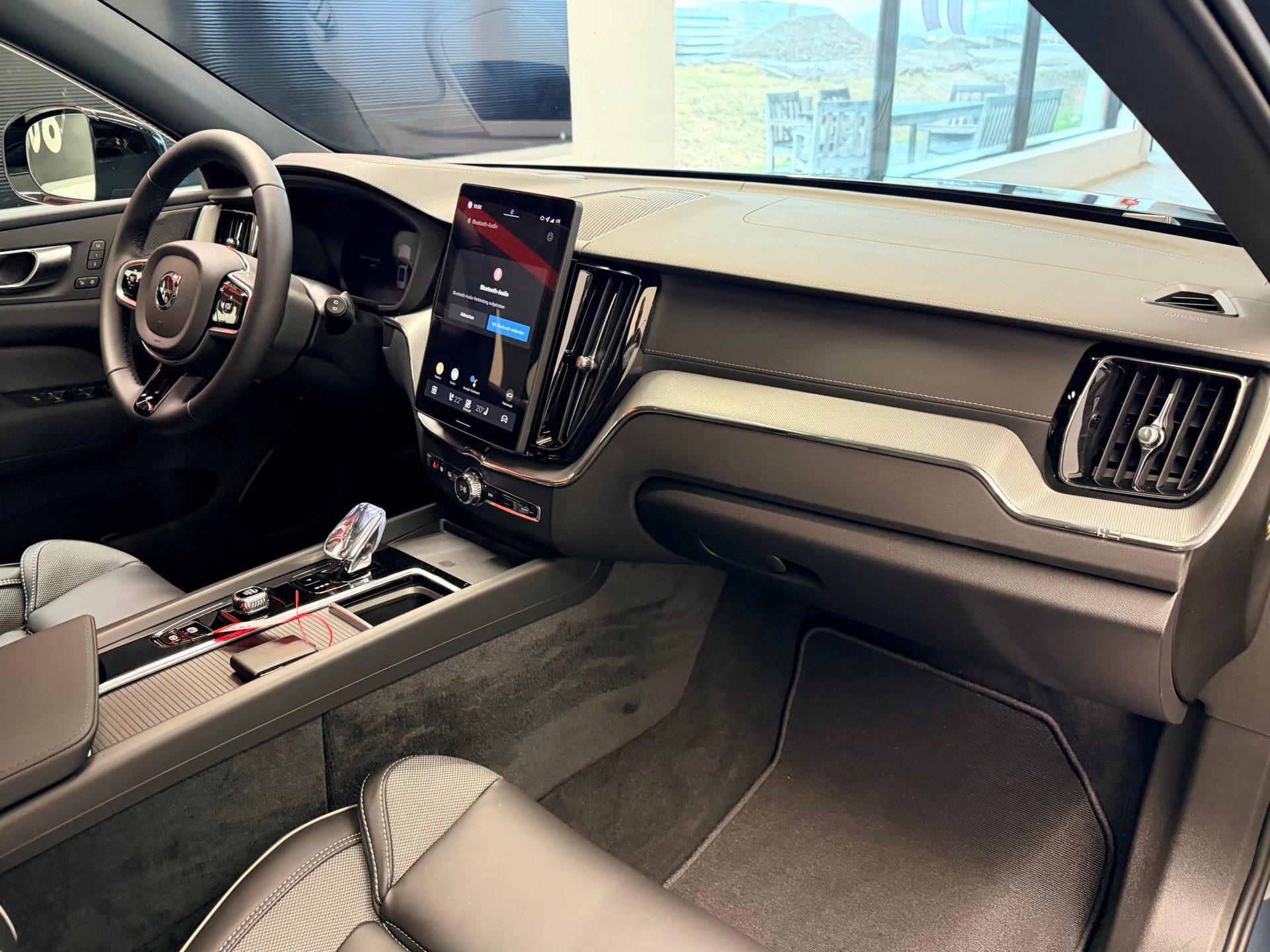 VOLVO XC60 T8 eAWD PluginHybrid Black Ed. Ultra Geartronic-image-17