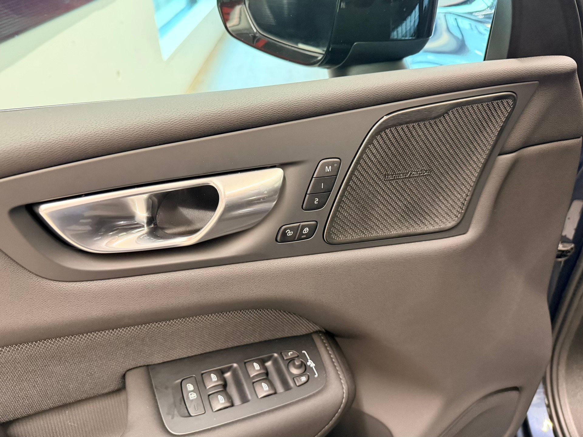 VOLVO XC60 T8 eAWD PluginHybrid Black Ed. Ultra Geartronic-image-10
