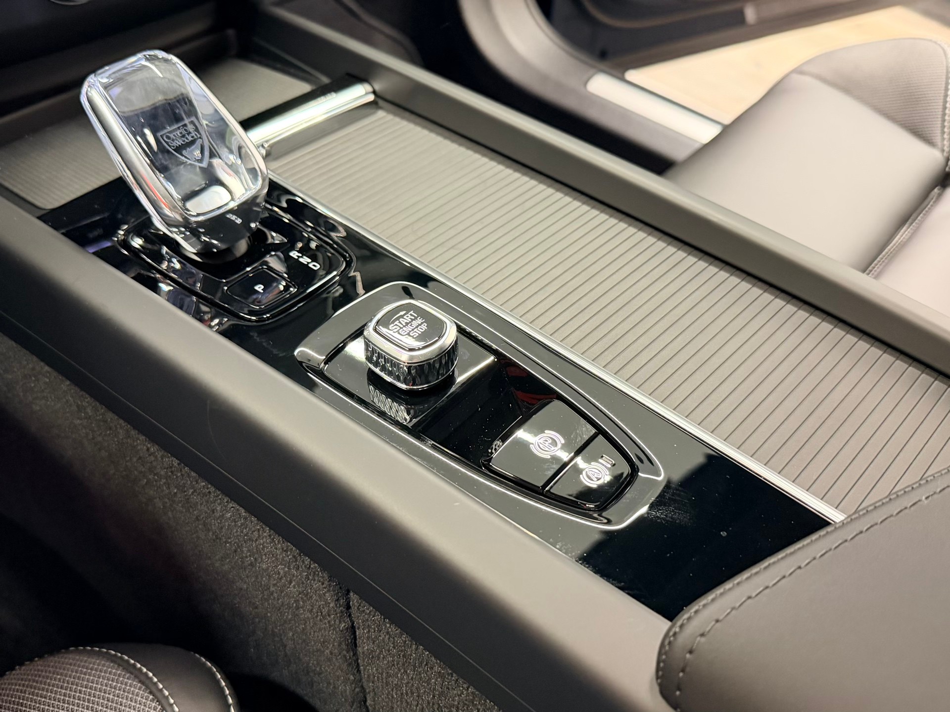 VOLVO XC60 T8 eAWD PluginHybrid Black Ed. Ultra Geartronic-image-22