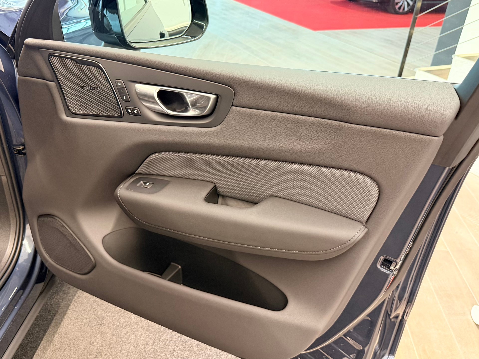 VOLVO XC60 T8 eAWD PluginHybrid Black Ed. Ultra Geartronic-image-20