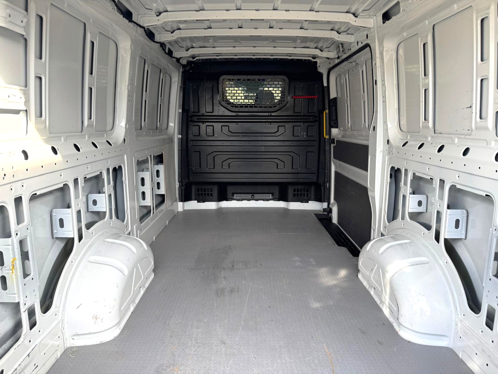 VW Crafter 35 2.0 TDI L3-image-15