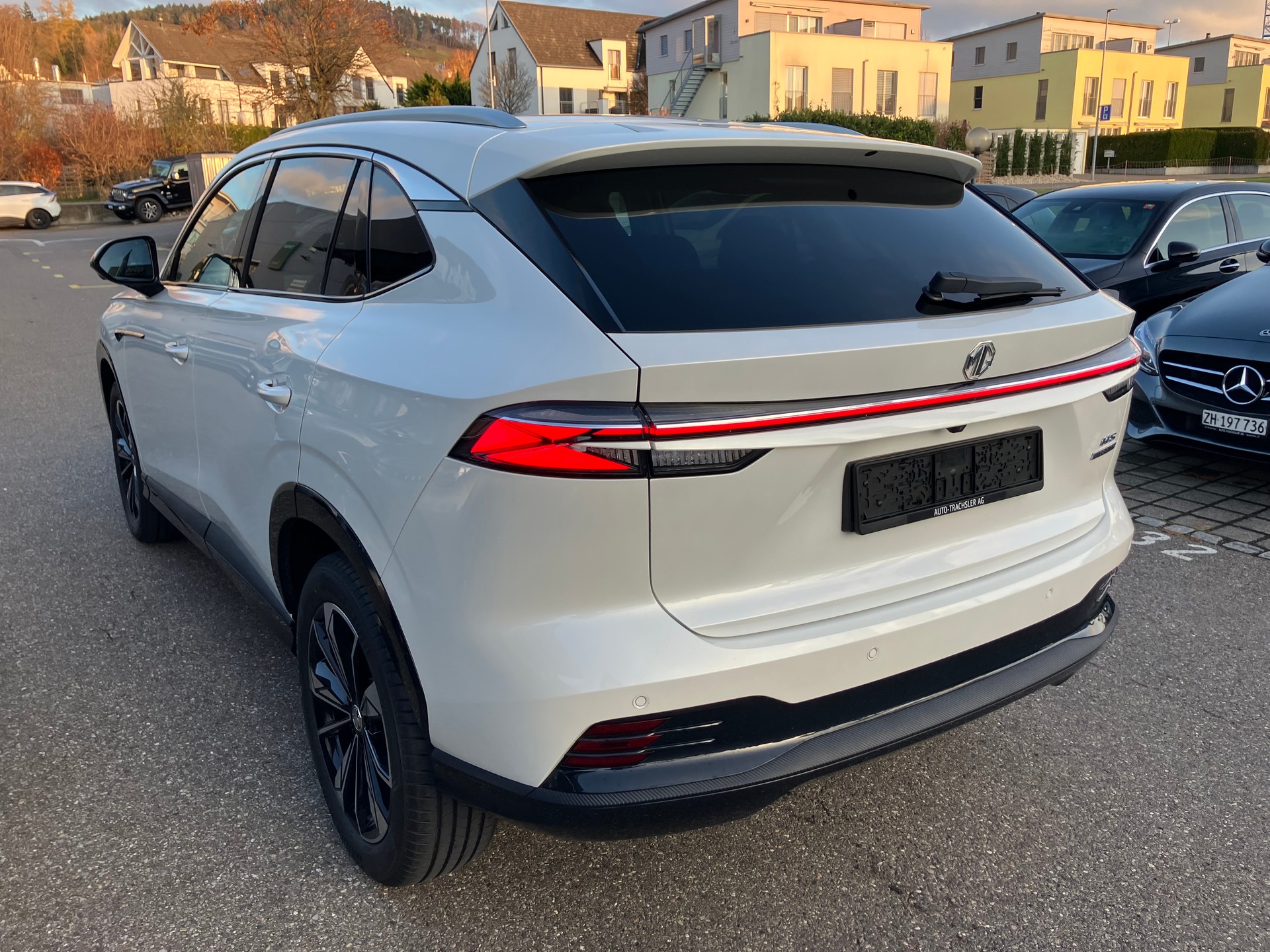 MG HS 1.5 T Hybrid+ Luxury-image-3