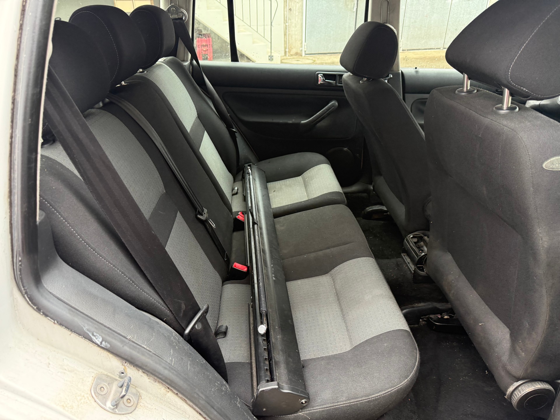 VW Golf Variant 1.9 TDI PD Comfortline 4Motion-image-3