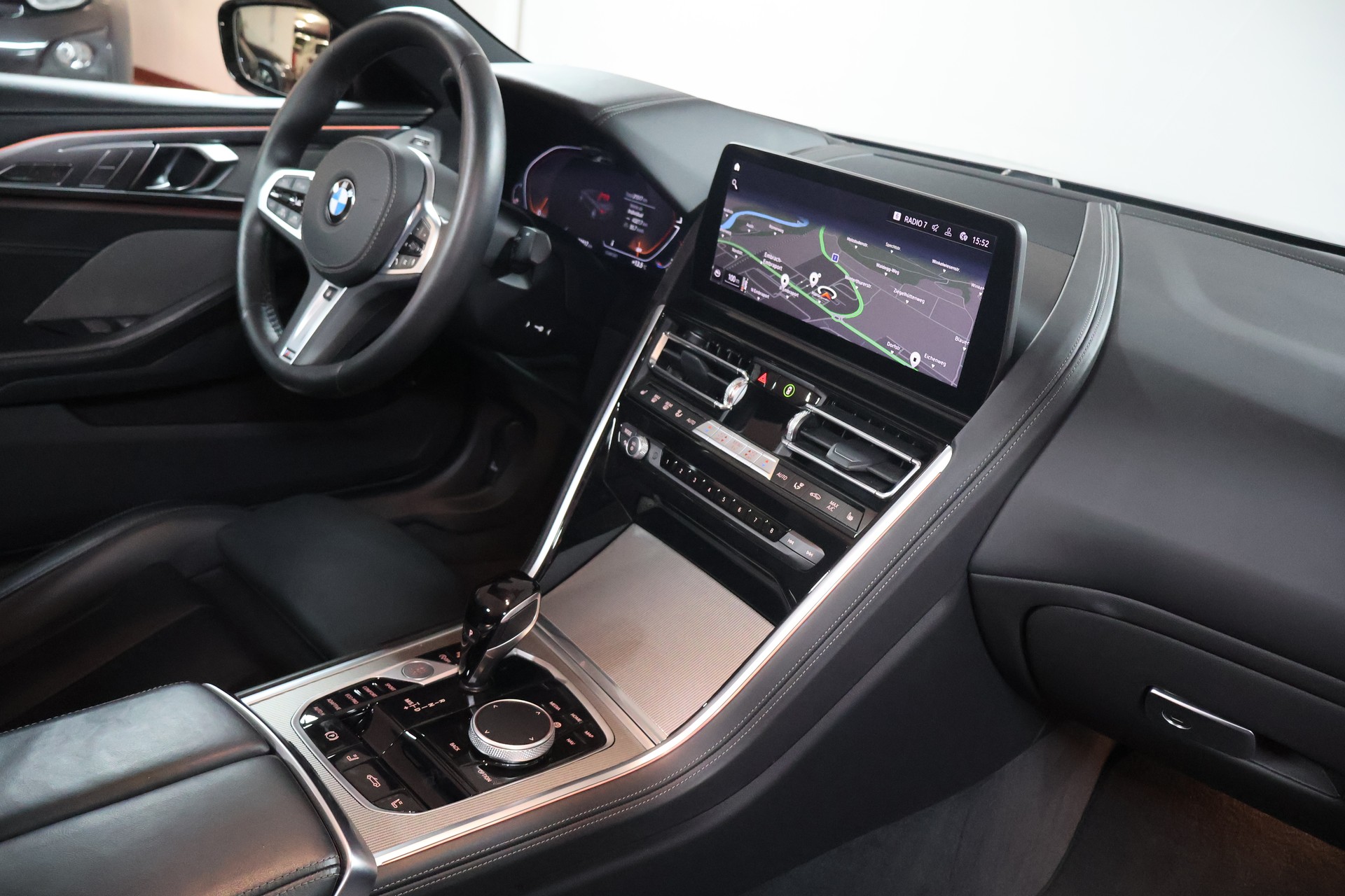 BMW 840i xDrive M Sport Pro Steptronic-image-11