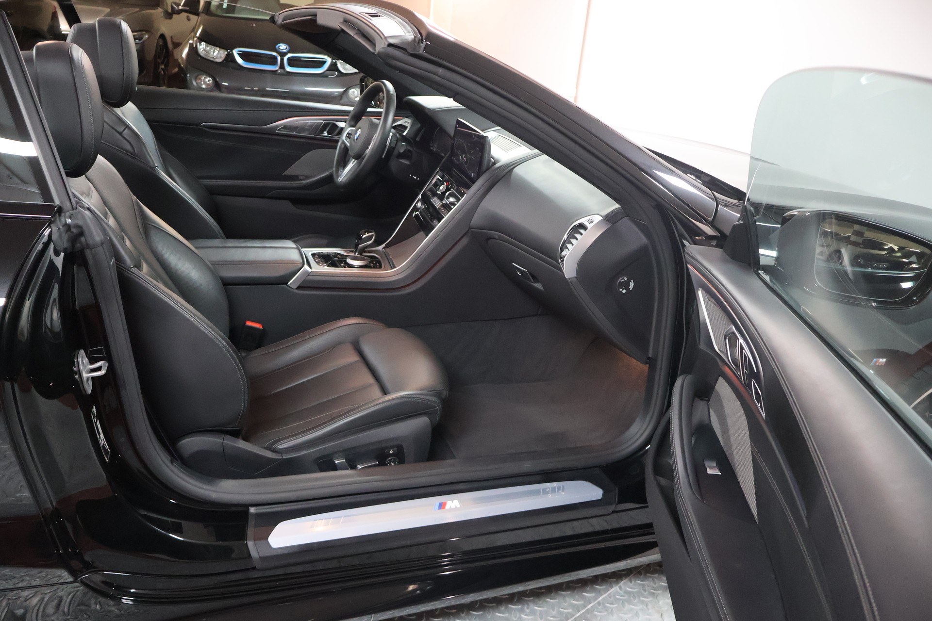 BMW 840i xDrive M Sport Pro Steptronic-image-14