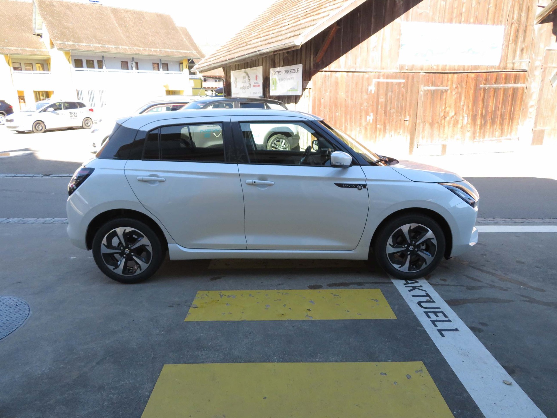 SUZUKI Swift 1.2 Sakura Top Hybrid-image-4
