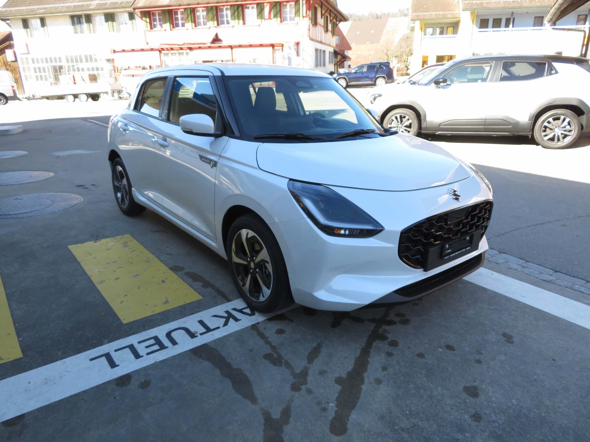 SUZUKI Swift 1.2 Sakura Top Hybrid-showroom-element-3