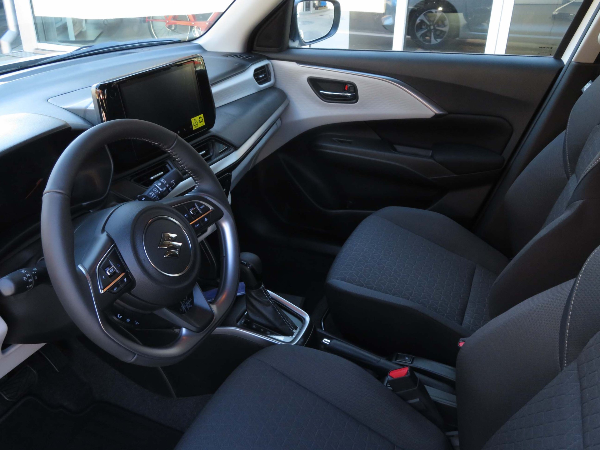 SUZUKI Swift 1.2 Sakura Top Hybrid-image-7
