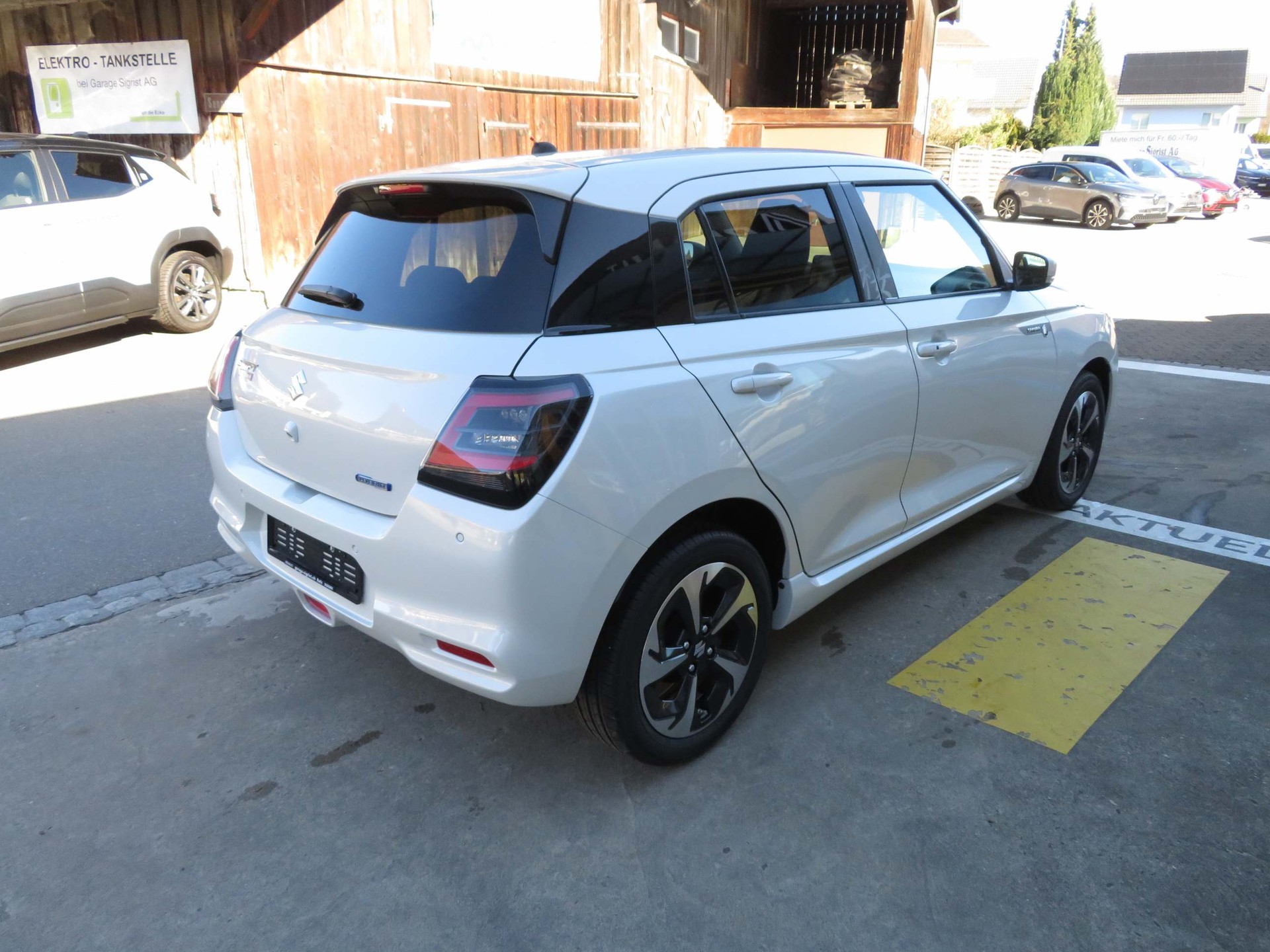 SUZUKI Swift 1.2 Sakura Top Hybrid-image-5