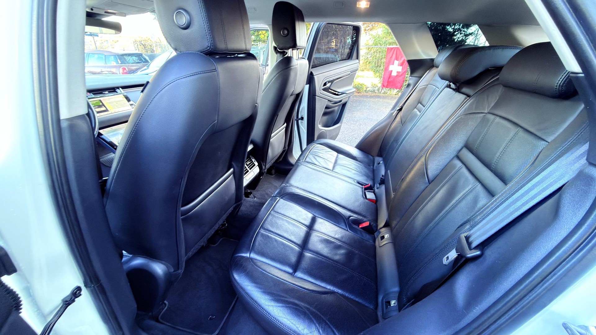 LAND ROVER Range Rover Evoque D 150 SE AT9-image-7