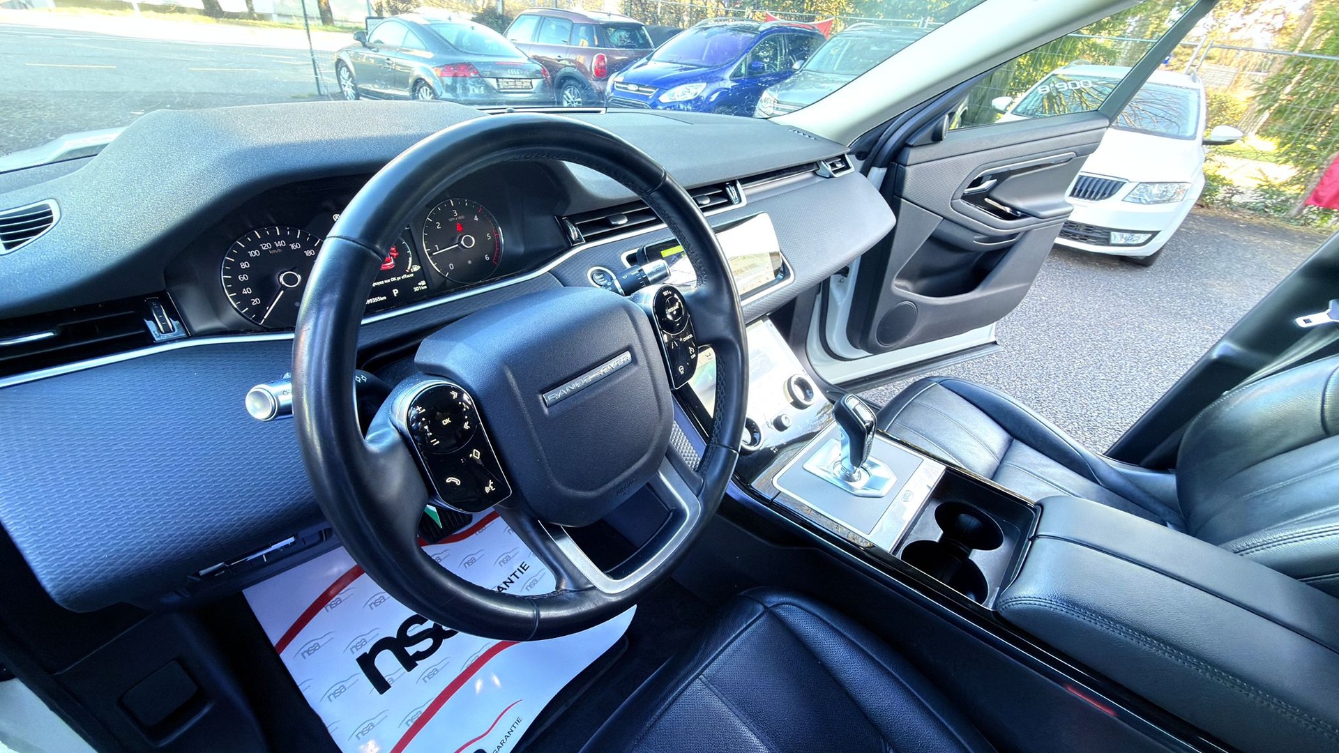 LAND ROVER Range Rover Evoque D 150 SE AT9-image-9