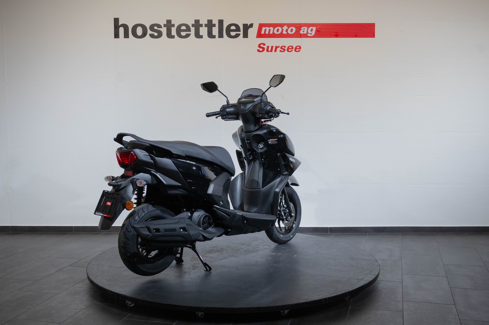 YAMAHA RayZR-showroom-element-2