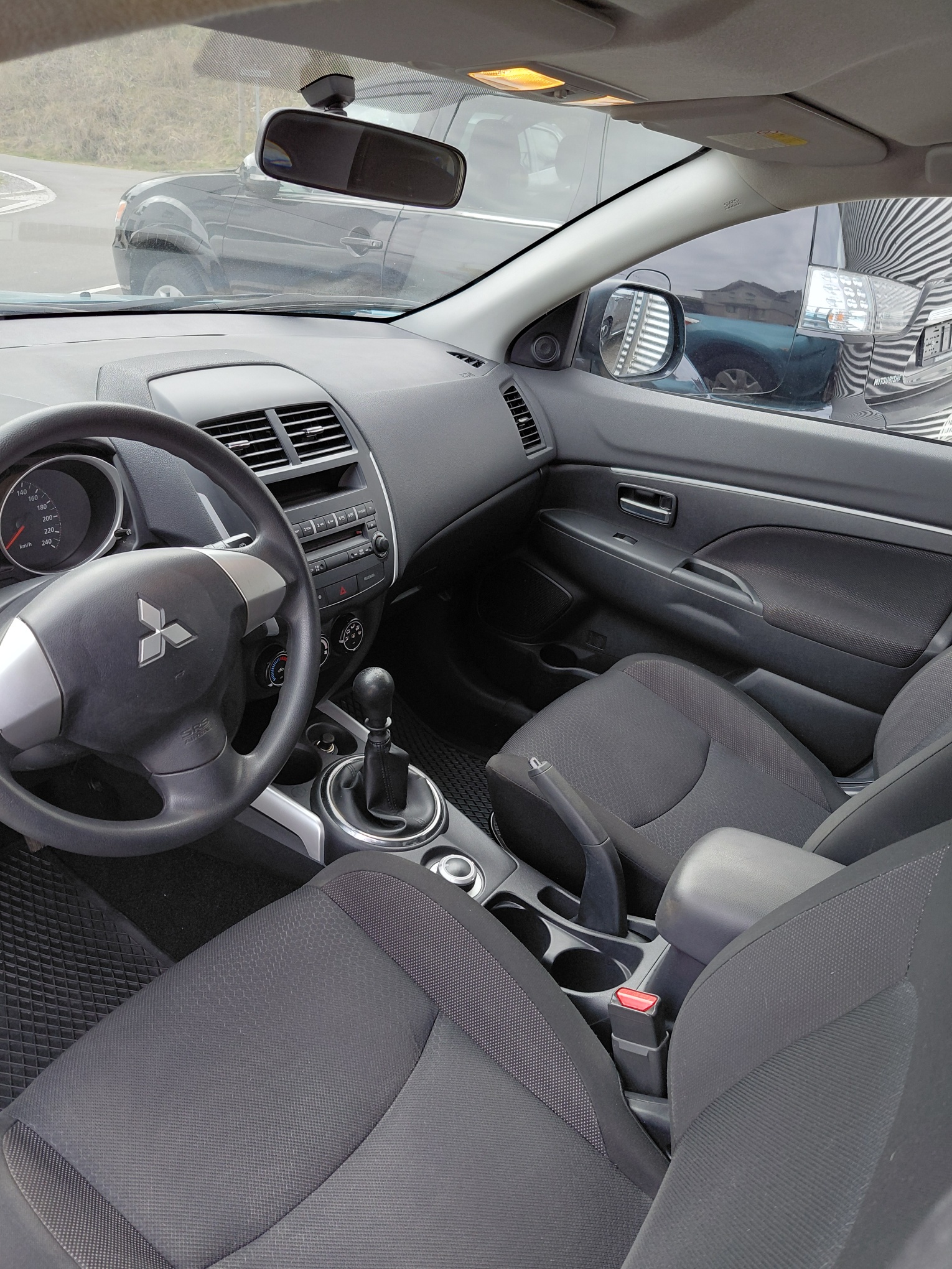 MITSUBISHI ASX 1.8 DID Inform 4WD-image-3