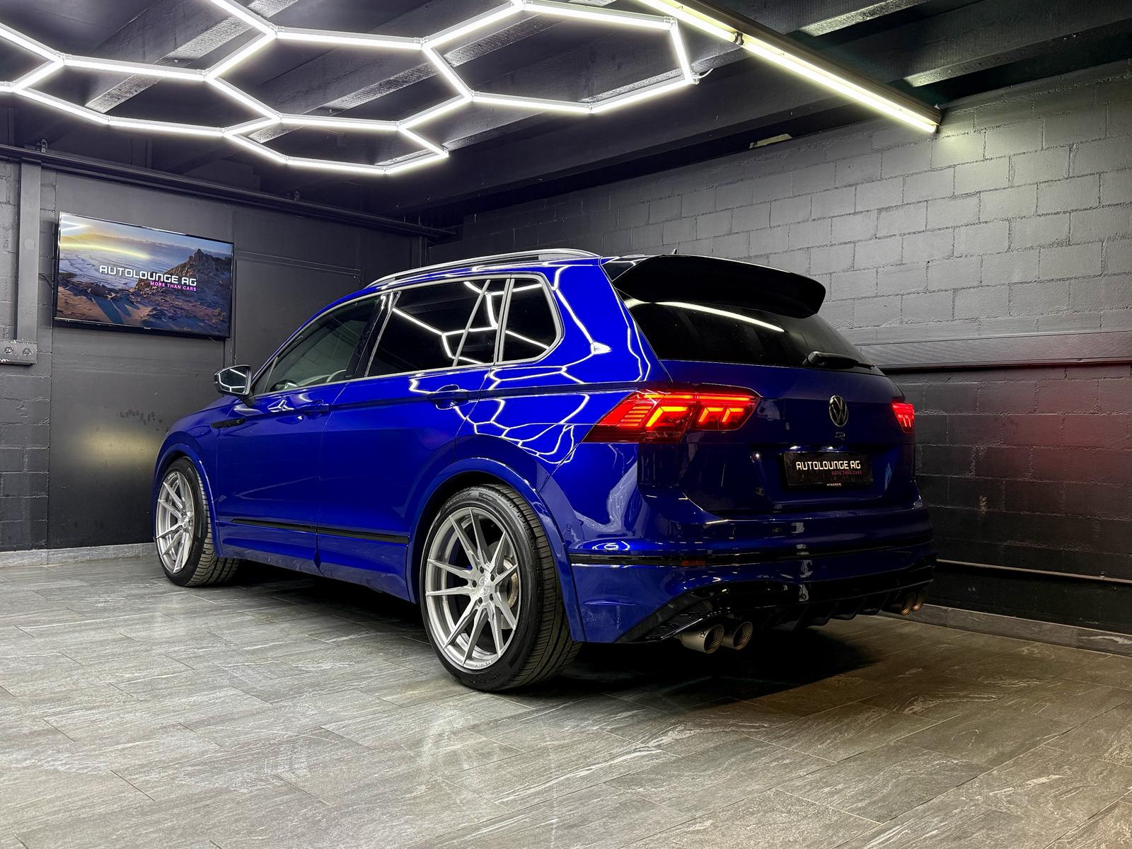 VW Tiguan 2.0TSI R 4Motion DSG *AKRAPOVIC*-image-4
