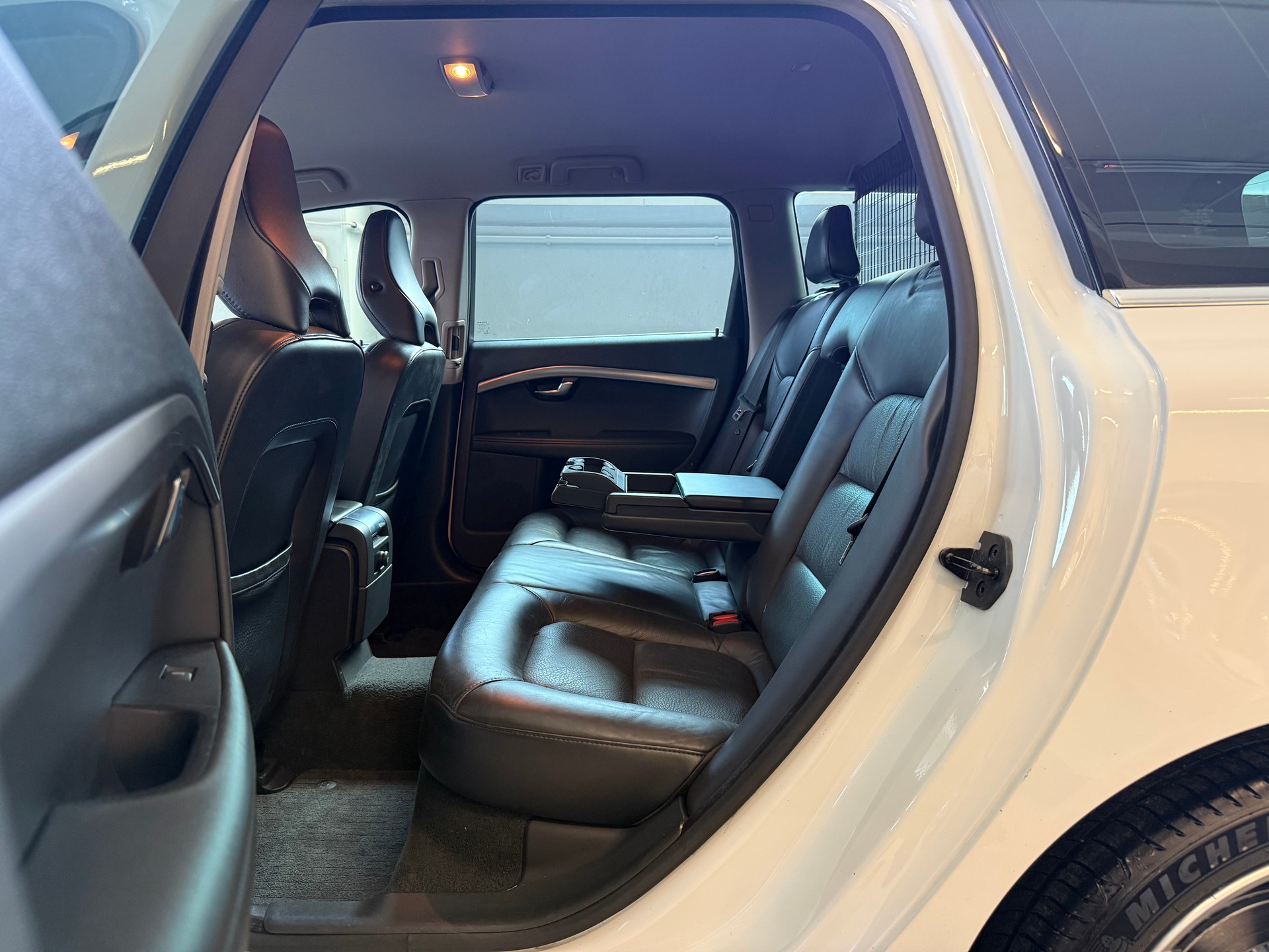 VOLVO V70 D4 AWD Husky Edition Geartronic-image-10