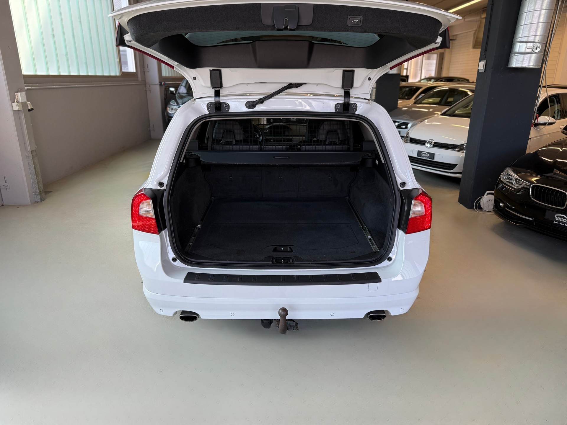 VOLVO V70 D4 AWD Husky Edition Geartronic-image-8