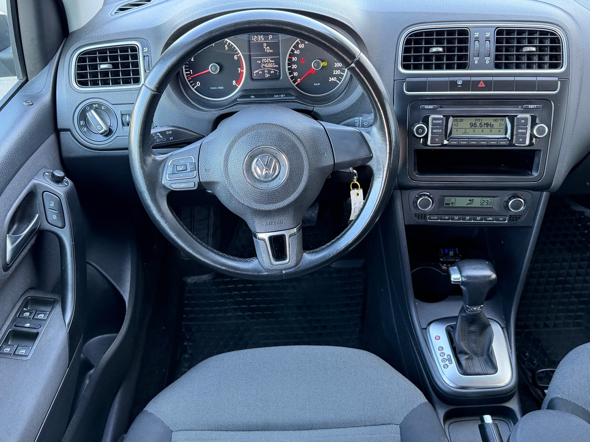 VW Polo 1.4 16V Comfortline DSG-image-8