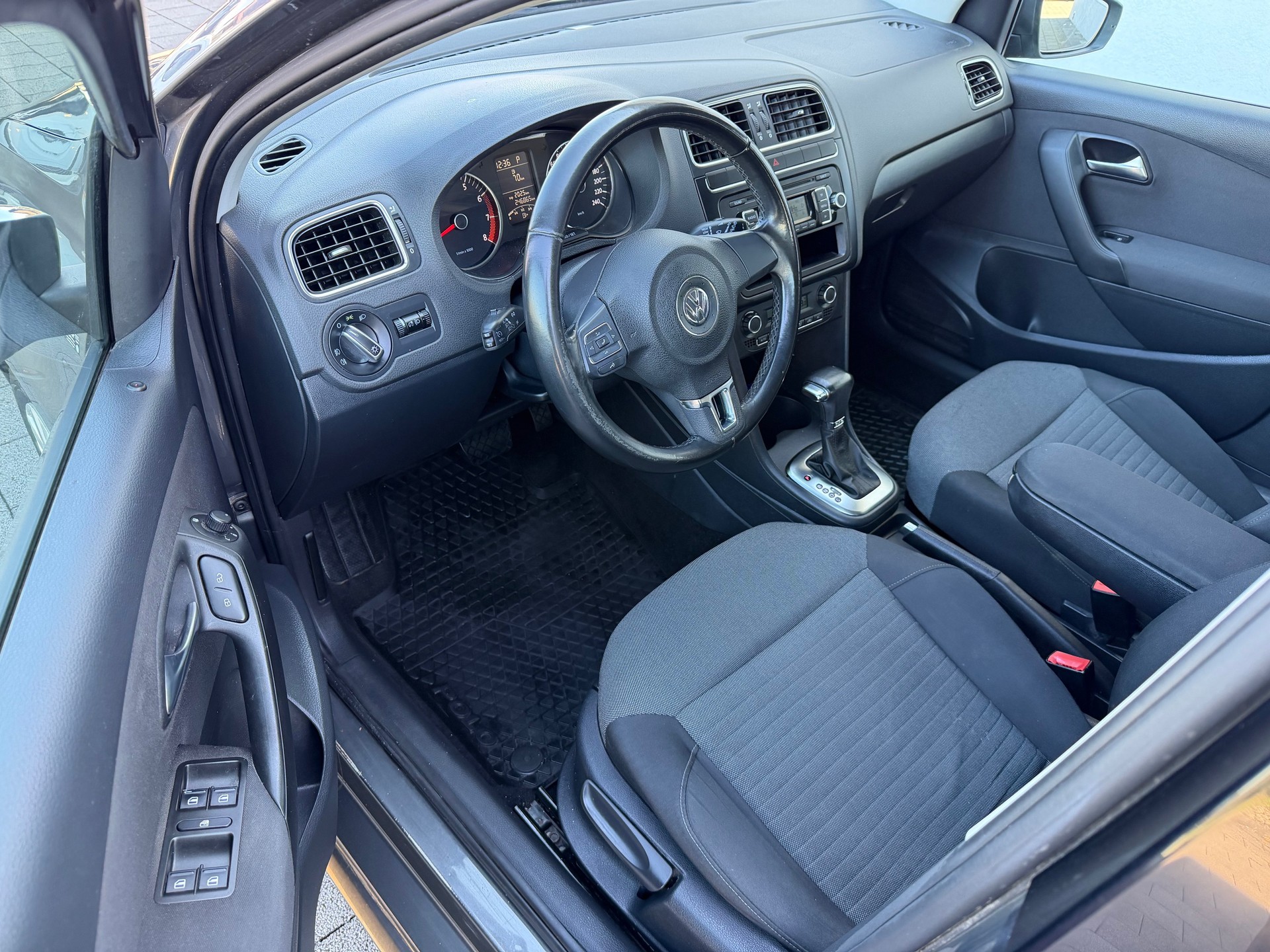 VW Polo 1.4 16V Comfortline DSG-image-7