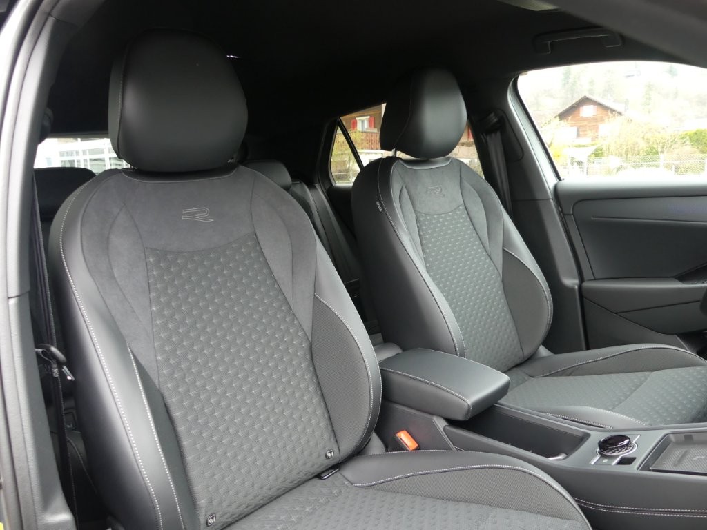 VW T-Roc 1.5 eTSI mHEV R-Line DSG-image-10