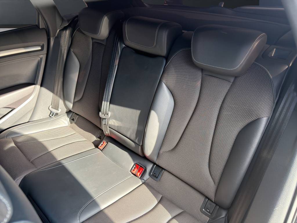 AUDI A3 Sportback 35 TFSI Sport Attraction S-tronic-image-8