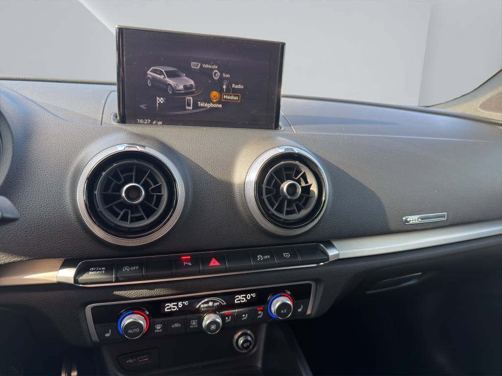 AUDI A3 Sportback 35 TFSI Sport Attraction S-tronic-image-13