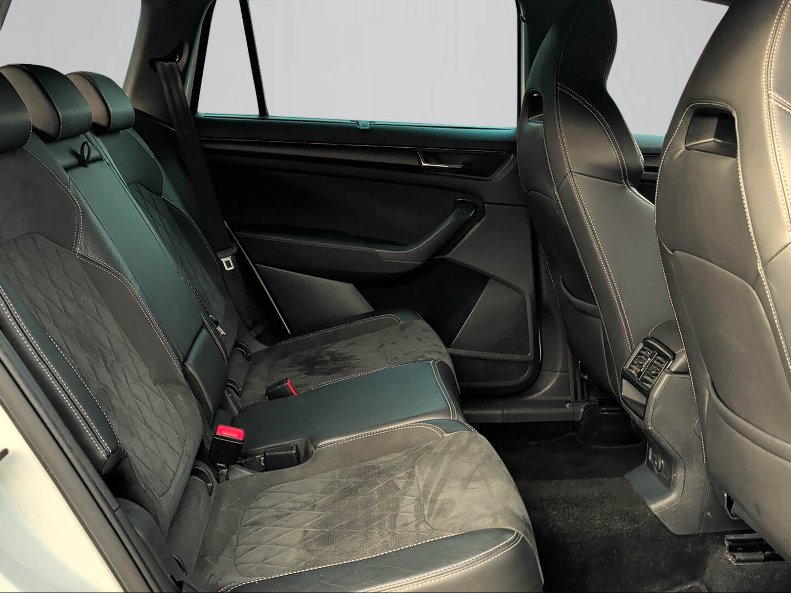 SKODA Kodiaq 2.0 TSI 4x4 SportLine-image-7