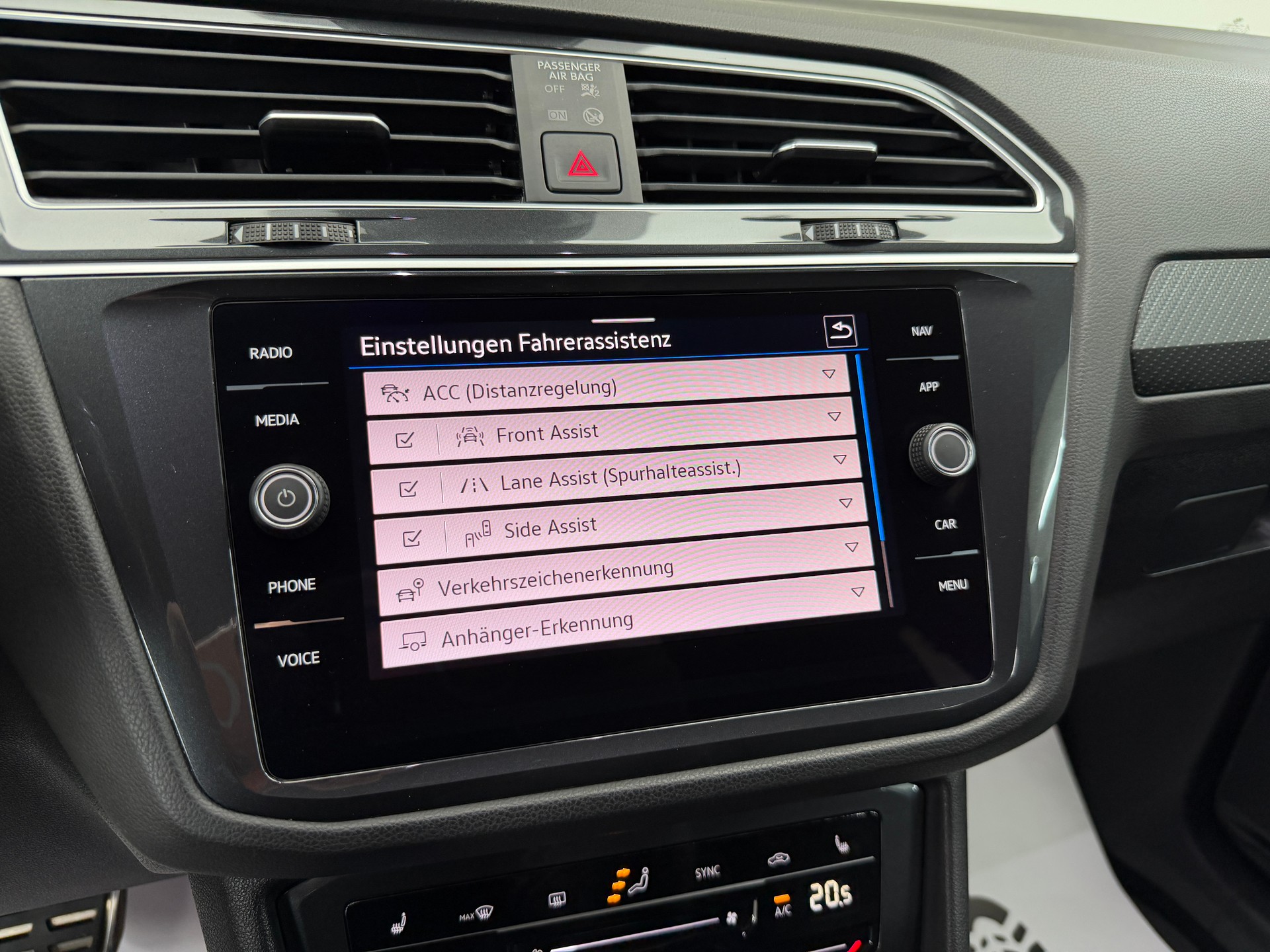 VW Tiguan 2.0 TDI SCR R-Line 200PS NIGHTSHADE BLUE 4Motion DSG / RF-Kamera / Leder / Standheizung / AHK-Schwenkbar /-image-17