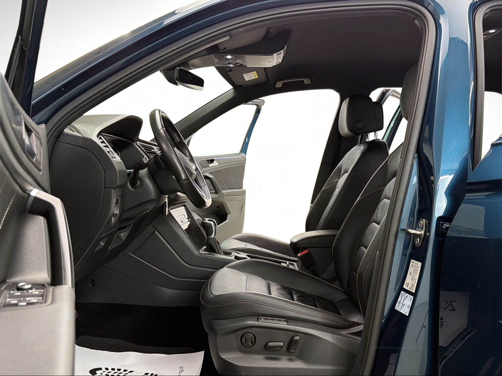 VW Tiguan 2.0 TDI SCR R-Line 200PS NIGHTSHADE BLUE 4Motion DSG / RF-Kamera / Leder / Standheizung / AHK-Schwenkbar /-image-5