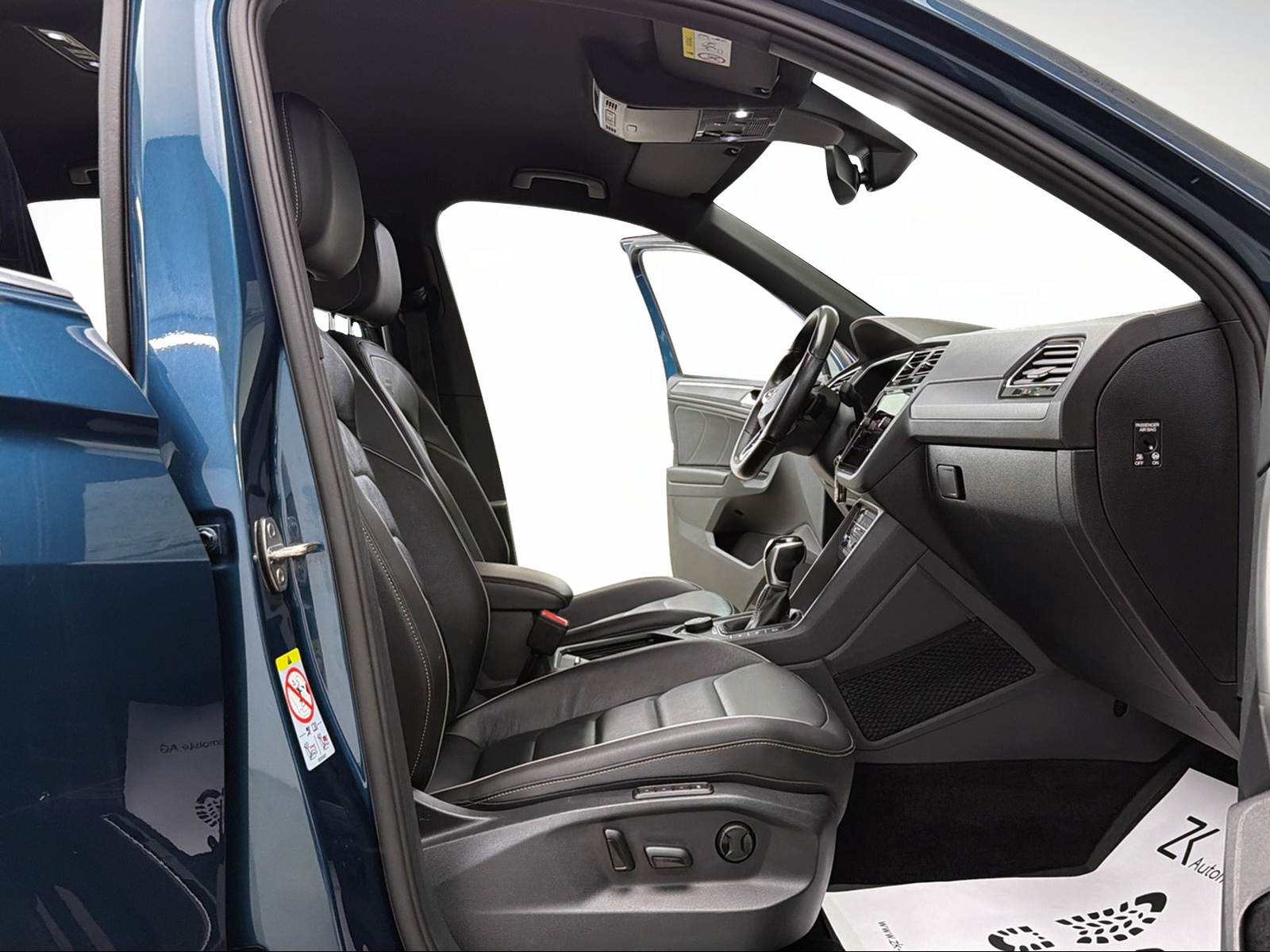 VW Tiguan 2.0 TDI SCR R-Line 200PS NIGHTSHADE BLUE 4Motion DSG / RF-Kamera / Leder / Standheizung / AHK-Schwenkbar /-image-9