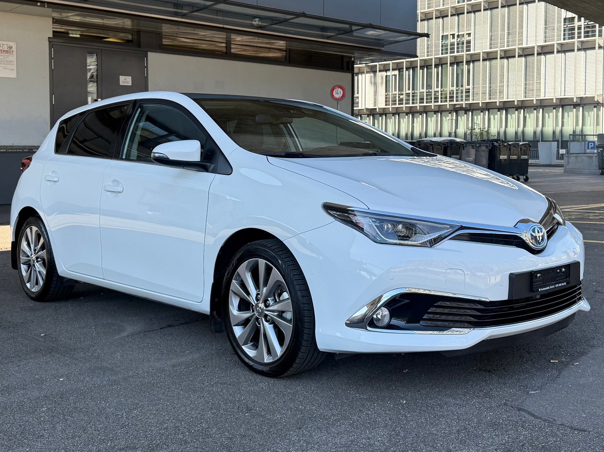 TOYOTA Auris 1.8 HSD Premium e-CVT