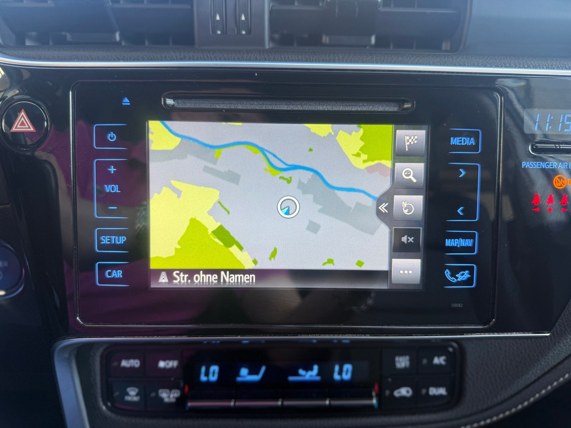TOYOTA Auris 1.8 HSD Premium e-CVT-image-15