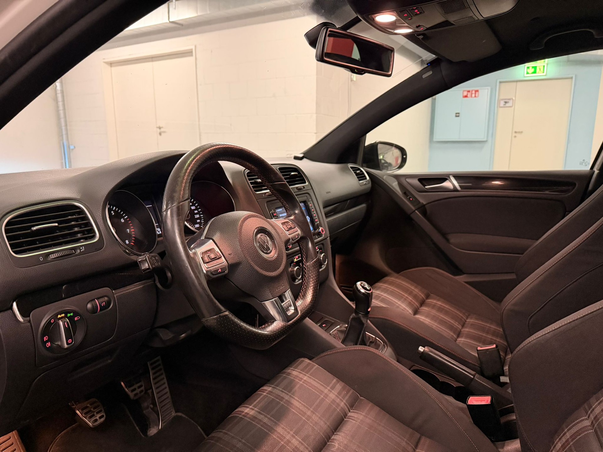 VW Golf 2.0 TSI GTI-image-8