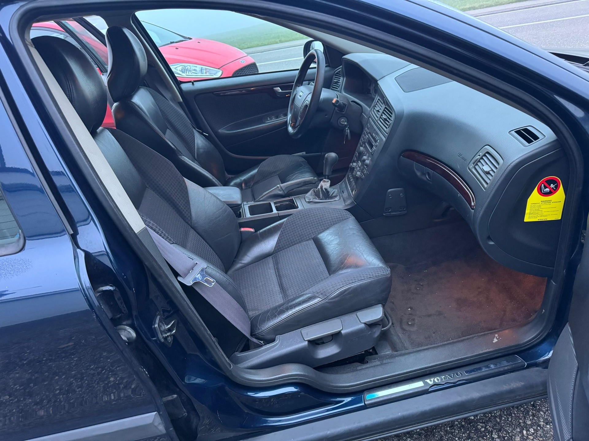 VOLVO V70 T5-image-13