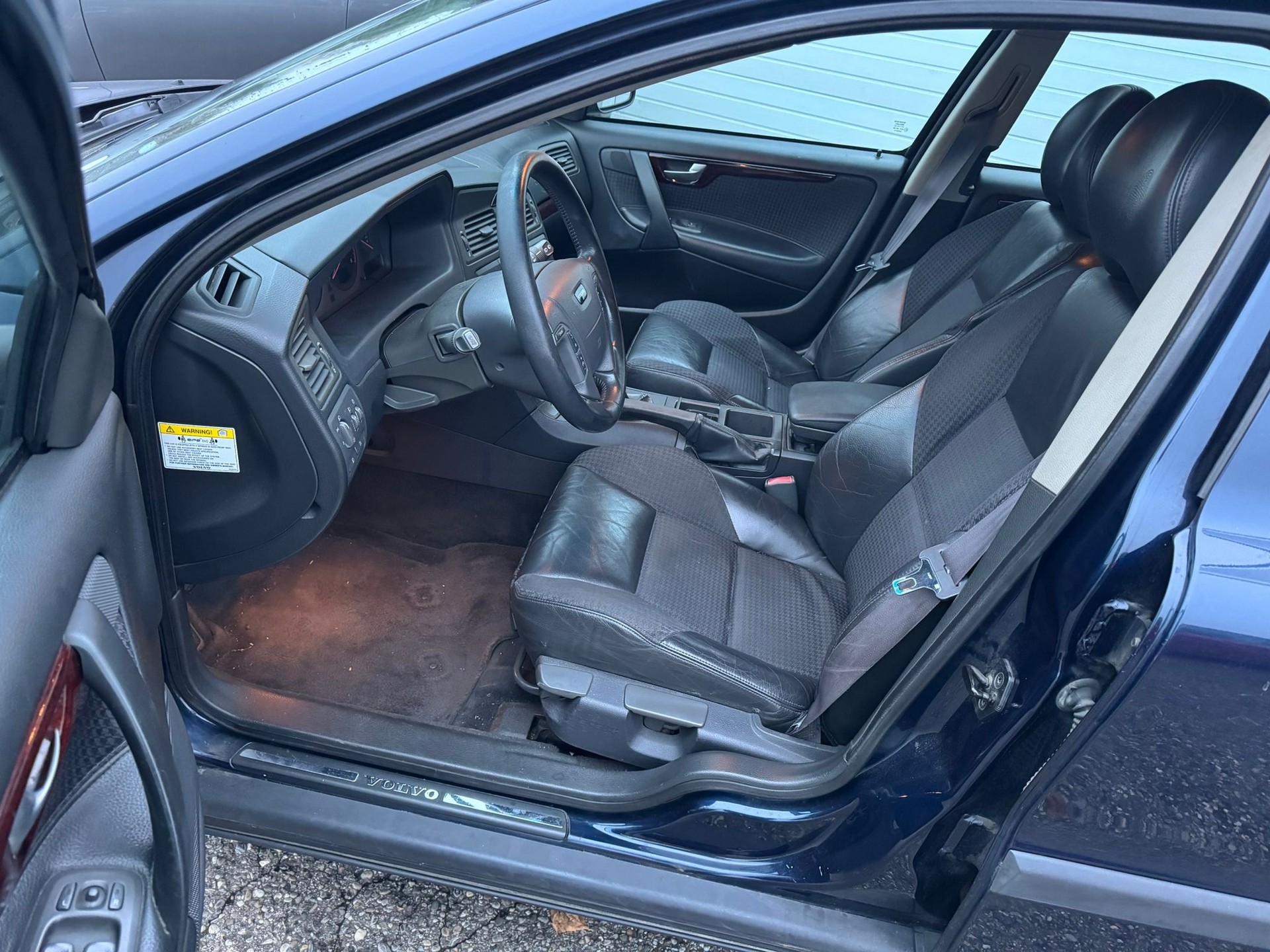 VOLVO V70 T5-image-10