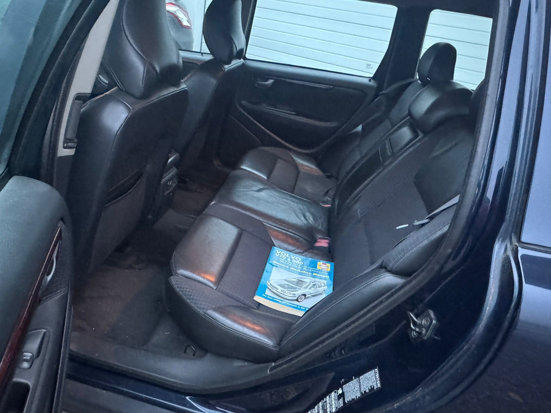 VOLVO V70 T5-image-12