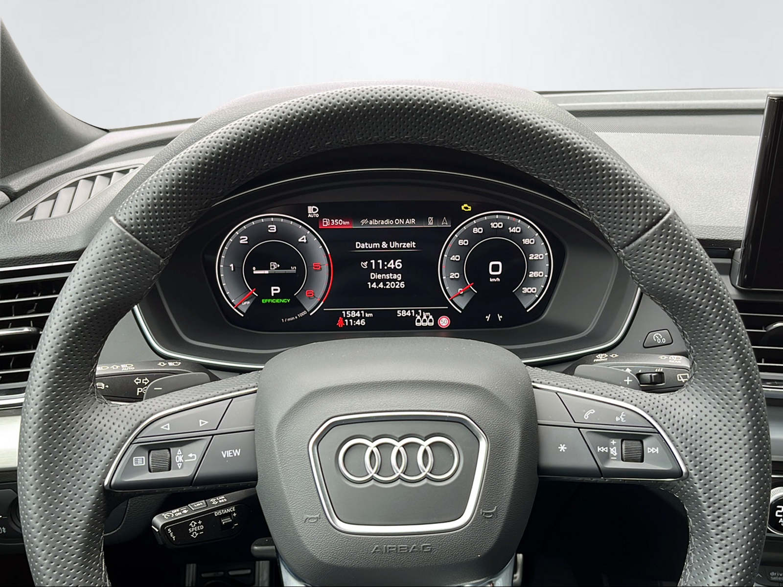 AUDI Q5 2.0 40 TDI Black Edition quattro S-Tronic-image-11