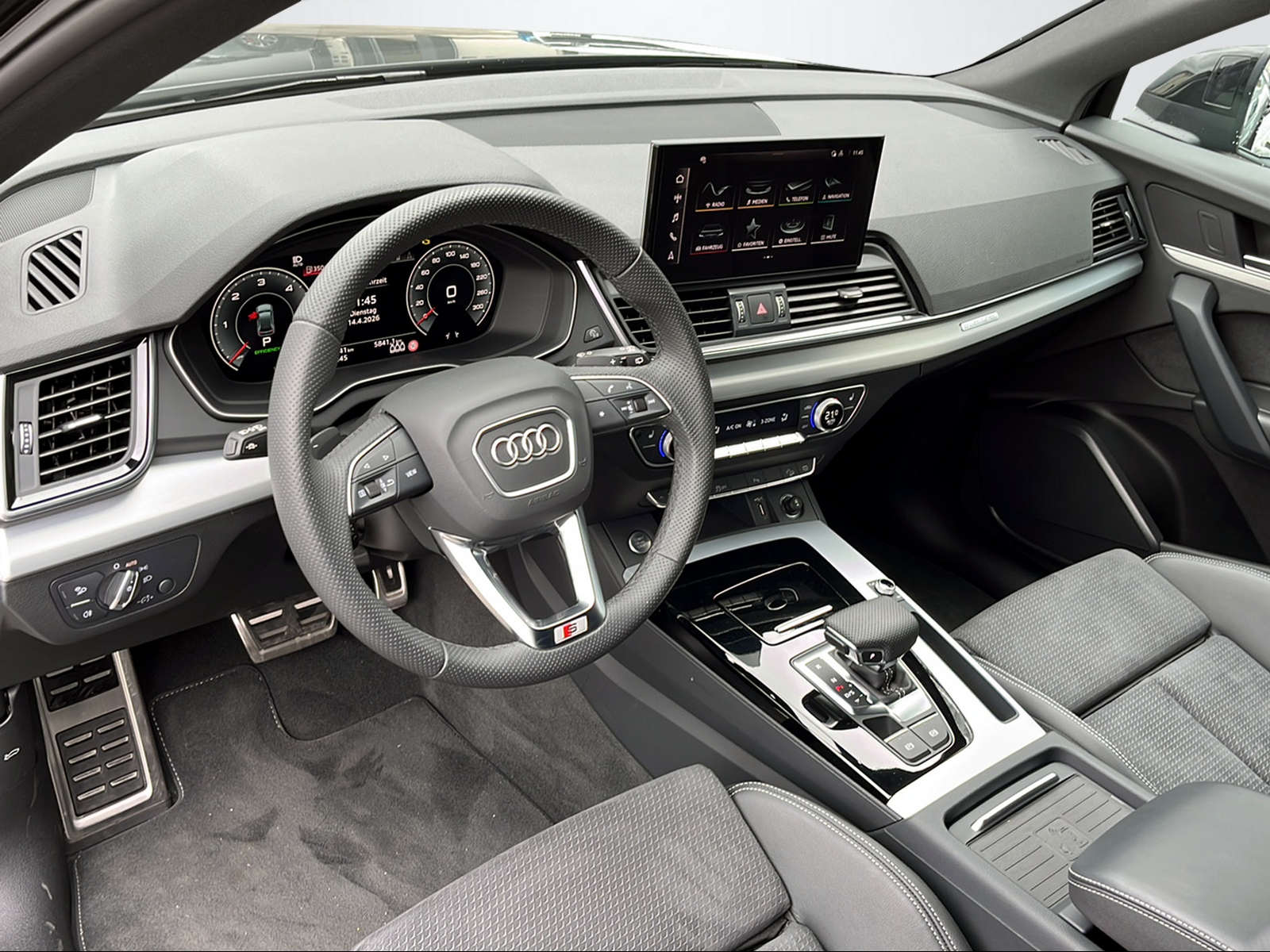 AUDI Q5 2.0 40 TDI Black Edition quattro S-Tronic-image-10