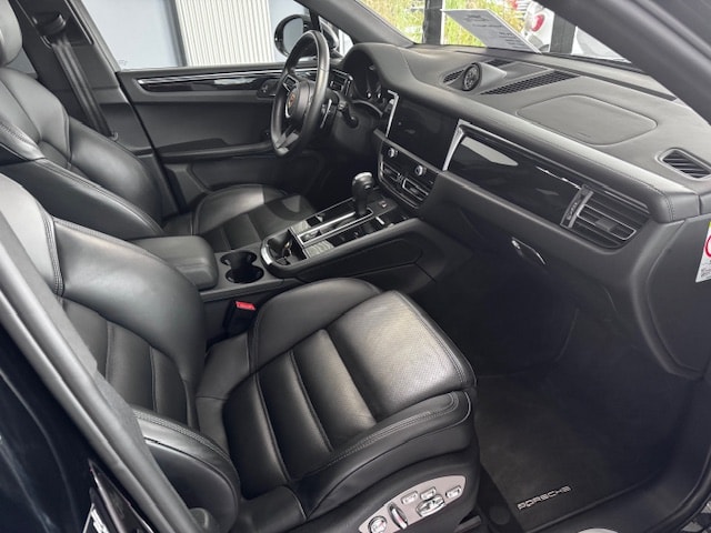 PORSCHE Macan S PDK-image-8
