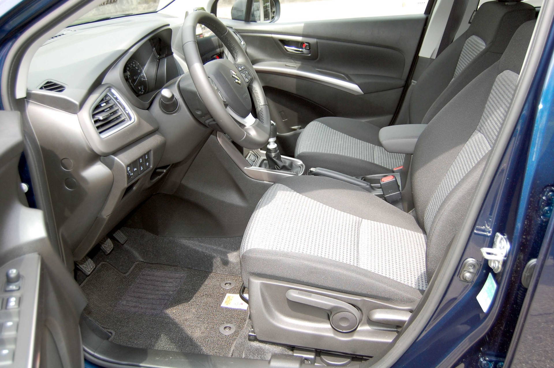 SUZUKI S-Cross 1.4 16V Compact+ MHD 4WD-image-15