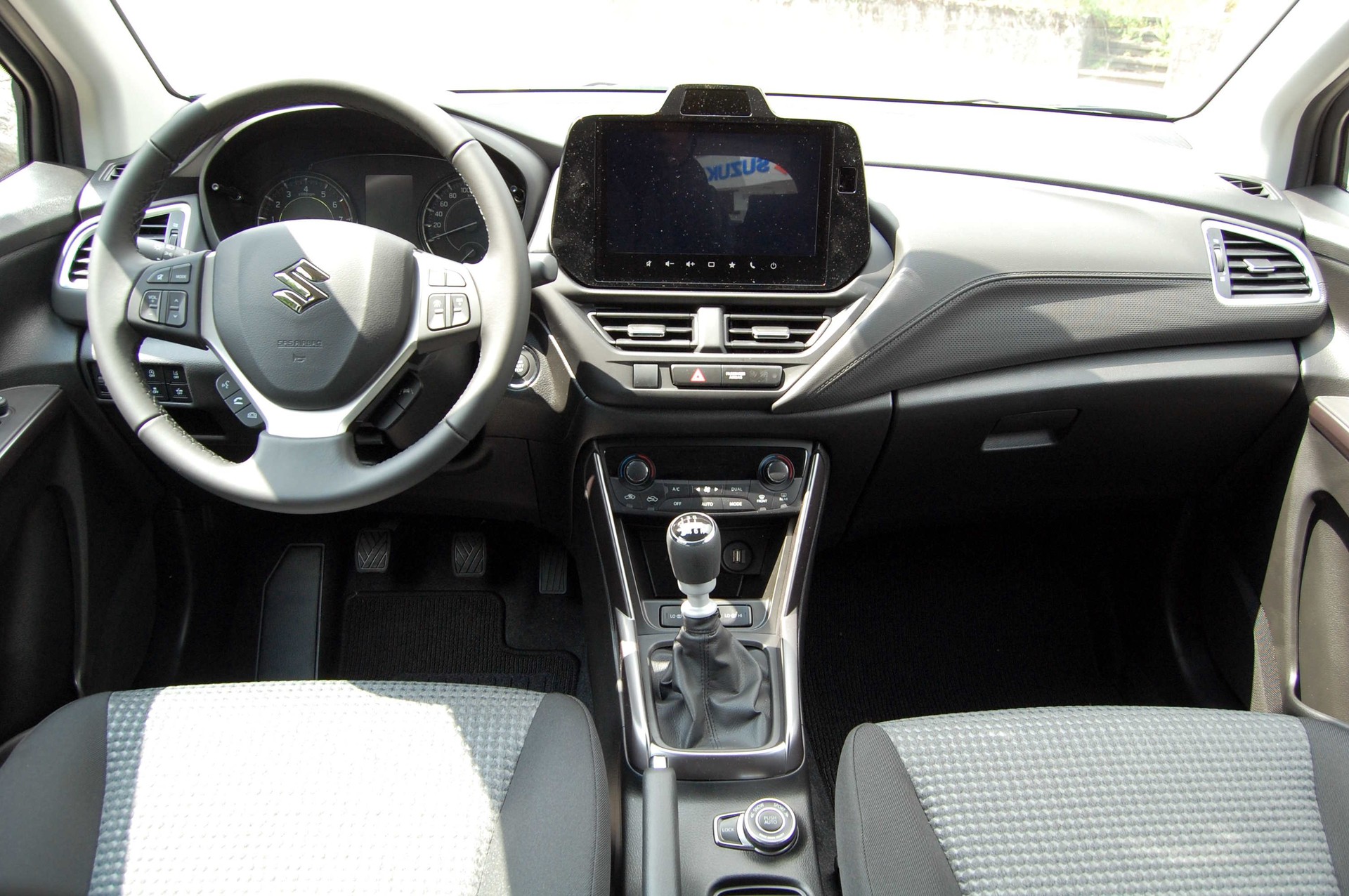SUZUKI S-Cross 1.4 16V Compact+ MHD 4WD-image-9